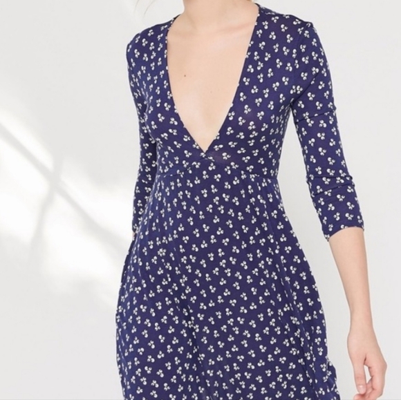 🆕️ UO Mercer Plunging Mini Dress - Picture 3 of 6